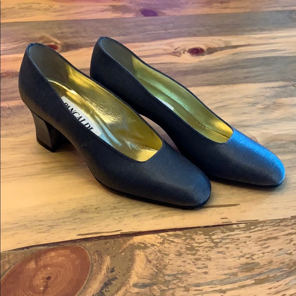 Never worn vintage Pancaldi pumps. Size 5